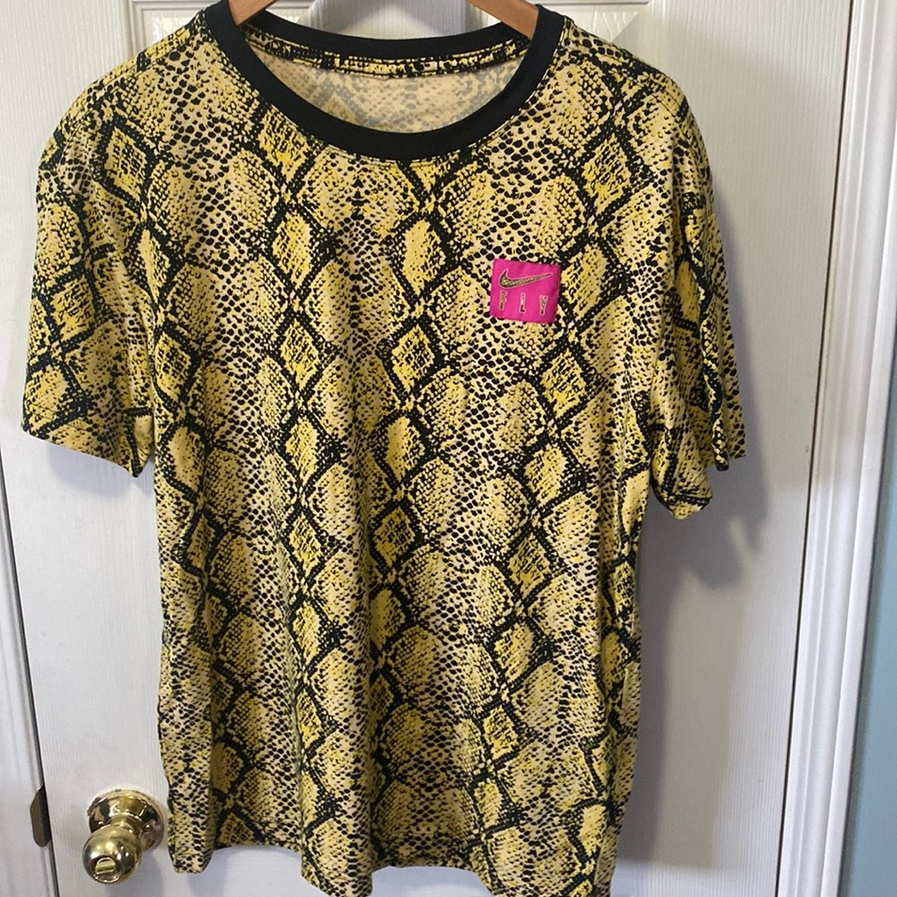 Yellow and black snake skin 🐍